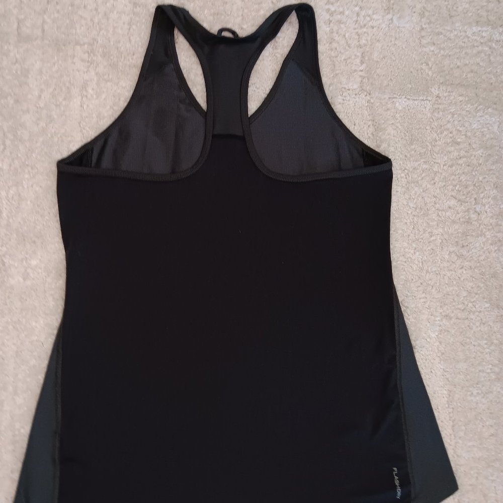 The North Face sports t-shirt size L for women, gray and black. - Picture 8 of 8
